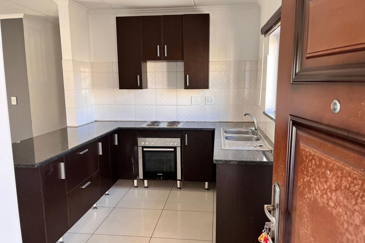Apartment For Sale in Noordwyk, Midrand - Photo 4