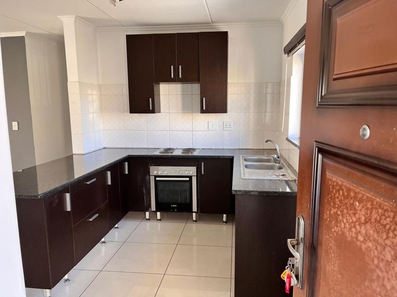 Apartment For Sale in Noordwyk, Midrand - Photo 4