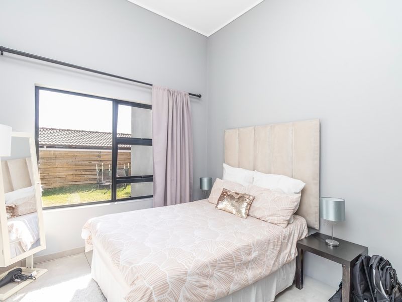 Modern 3 Bedroom, 2 Bathroom Ground Floor Apartment in North Riding - Photo 10