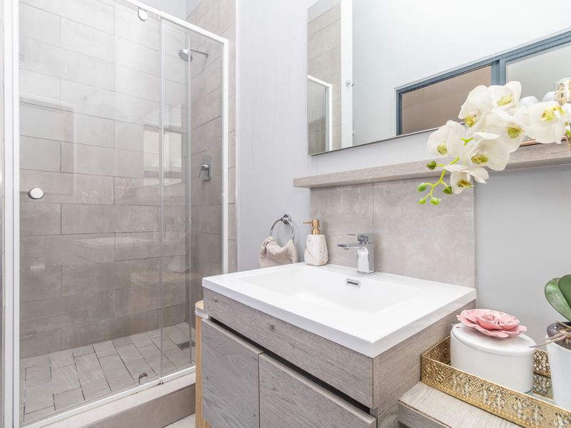 Modern 3 Bedroom, 2 Bathroom Ground Floor Apartment in North Riding - Photo 9