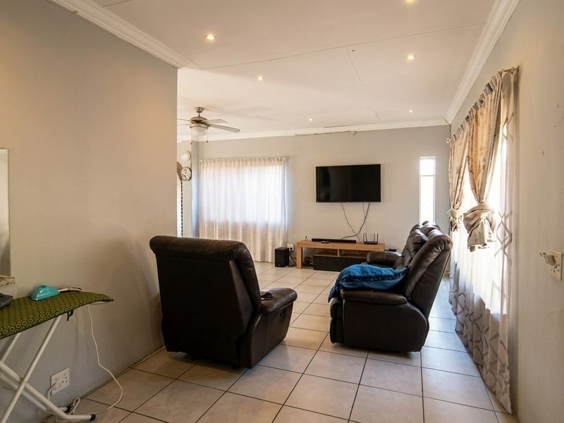 House For Sale in Silverton, Pretoria - Photo 8