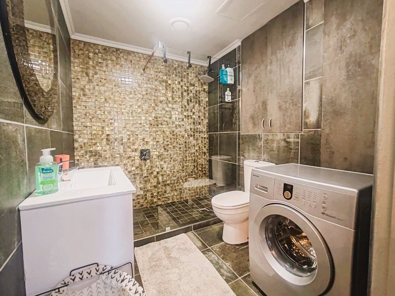 Stylish Furnished Studio Apartment for Sale in Crimson Square, Woodstock - Photo 7