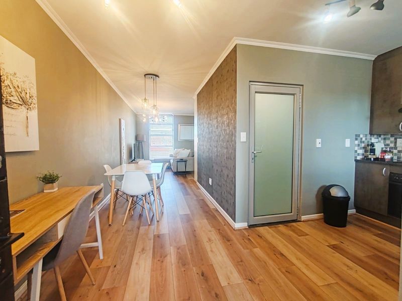 Stylish Furnished Studio Apartment for Sale in Crimson Square, Woodstock - Photo 2