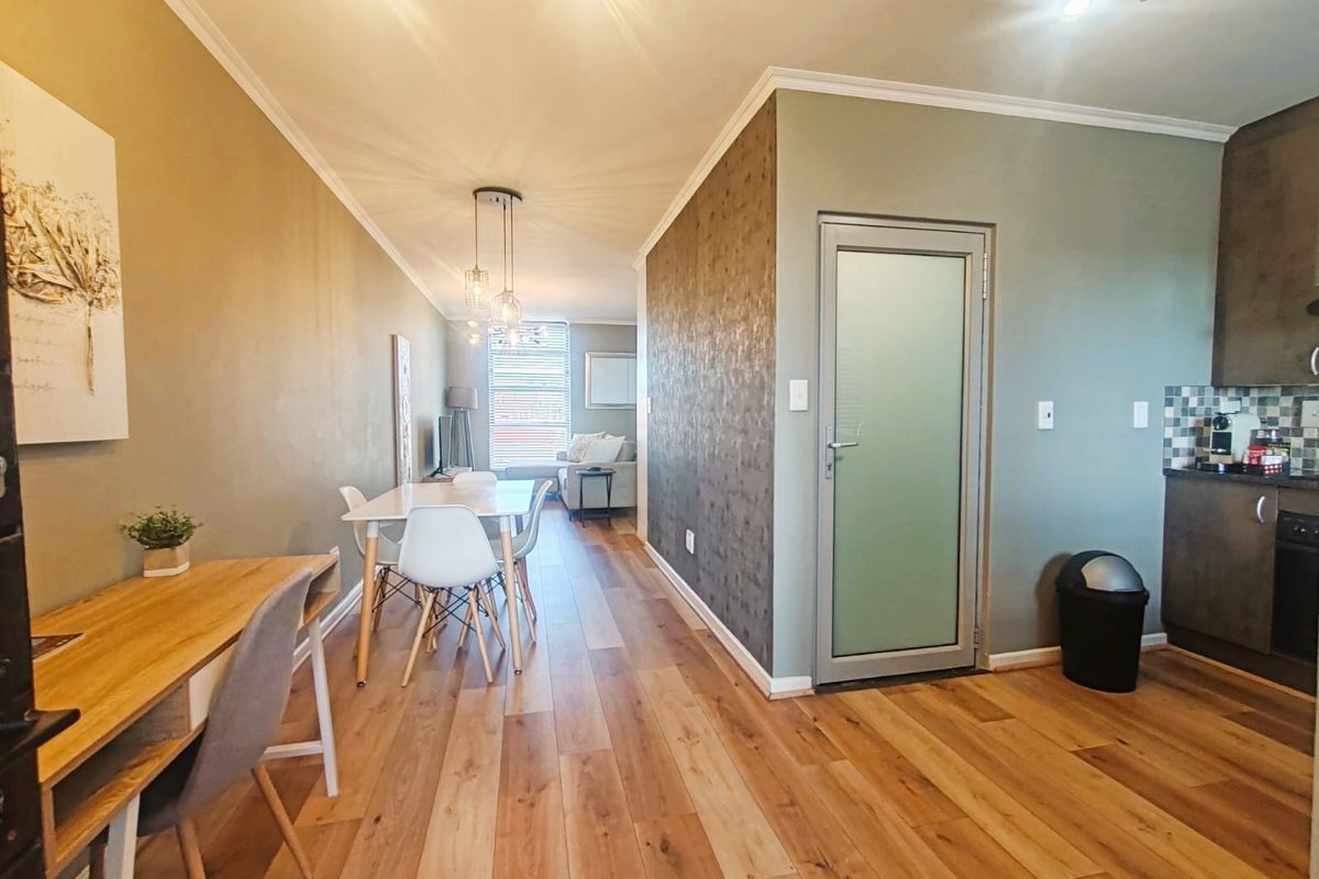 Stylish Furnished Studio Apartment for Sale in Crimson Square, Woodstock - Photo 2