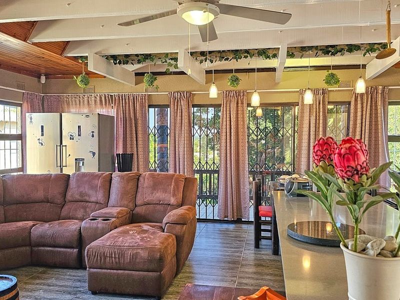 Enchanting Family House with a Magical Garden - Photo 1