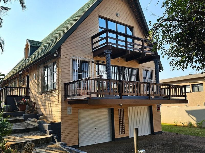 Enchanting Family House with a Magical Garden - Photo 2