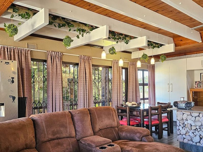 Enchanting Family House with a Magical Garden - Photo 6