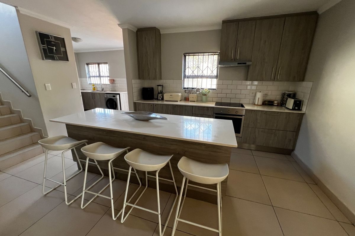 Modern 3 Bedroom 2 Bathroom Home Centurion Raslouw - Photo 3