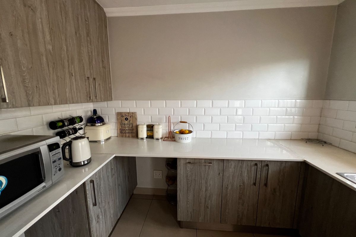 Modern 3 Bedroom 2 Bathroom Home Centurion Raslouw - Photo 5