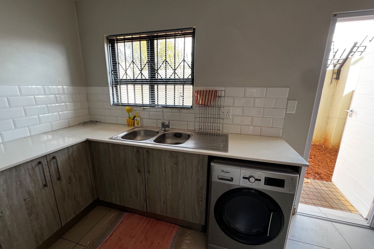 Modern 3 Bedroom 2 Bathroom Home Centurion Raslouw - Photo 4