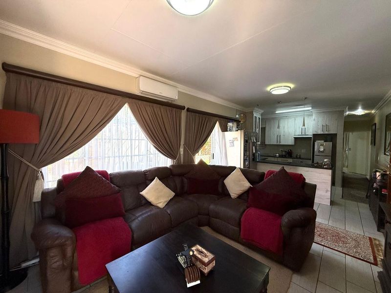 Modern 3 Bedroom Full Title Townhouse in Bougainvillea Estate - Photo 8
