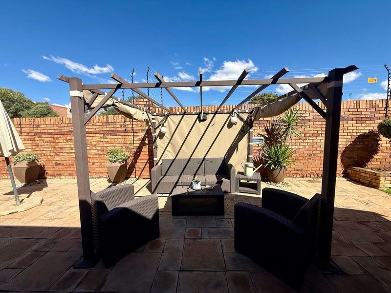 Modern 3 Bedroom Full Title Townhouse in Bougainvillea Estate - Photo 9