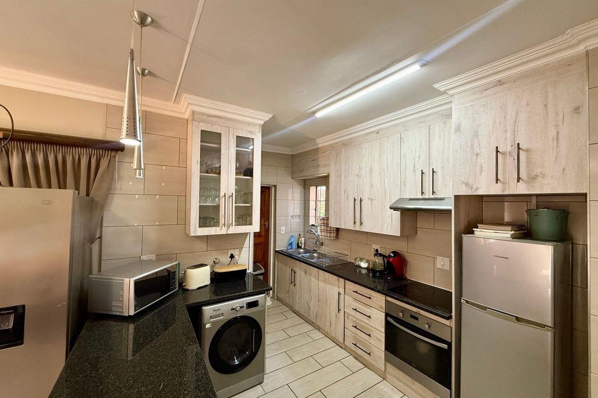 Modern 3 Bedroom Full Title Townhouse in Bougainvillea Estate - Photo 5