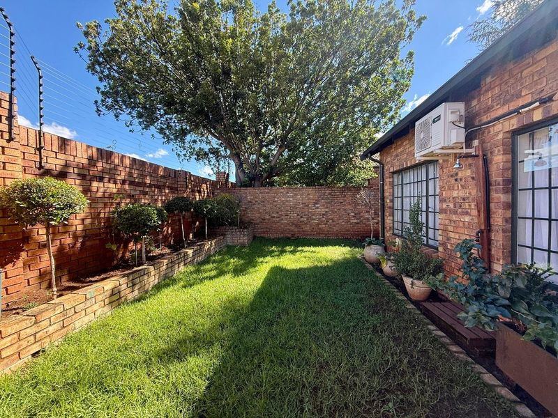 Modern 3 Bedroom Full Title Townhouse in Bougainvillea Estate - Photo 3