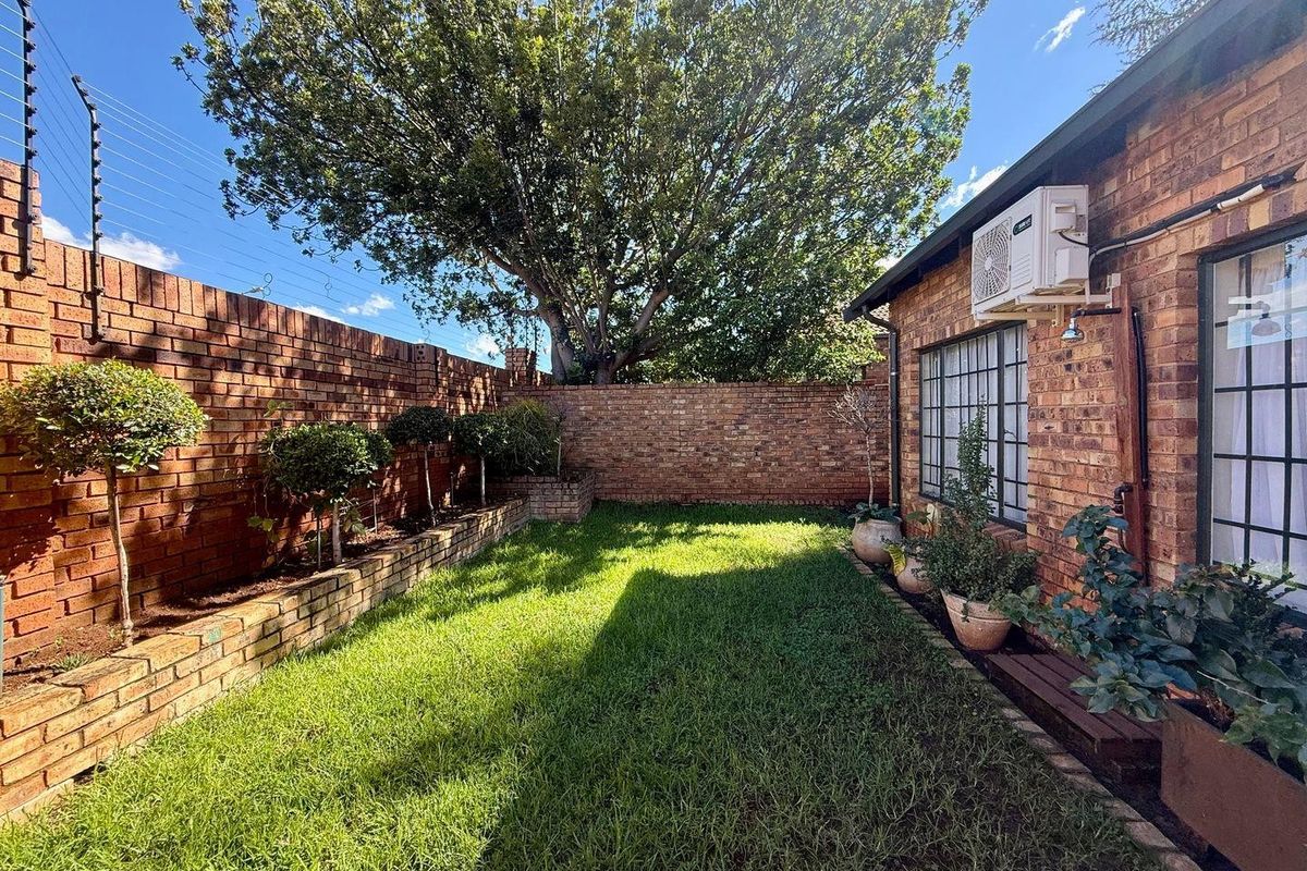 Modern 3 Bedroom Full Title Townhouse in Bougainvillea Estate - Photo 3