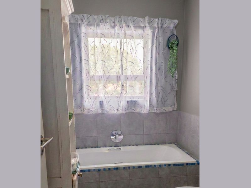 Modern 3-Bedroom Duplex Apartment in Secure Ihlathi Estate - Parklands - Photo 7