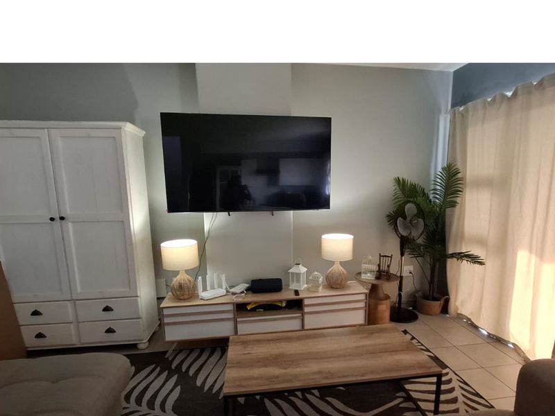 Modern 3-Bedroom Duplex Apartment in Secure Ihlathi Estate - Parklands - Photo 2