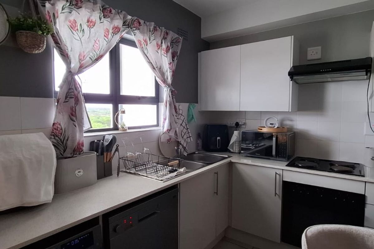 Modern 3-Bedroom Duplex Apartment in Secure Ihlathi Estate - Parklands - Photo 4