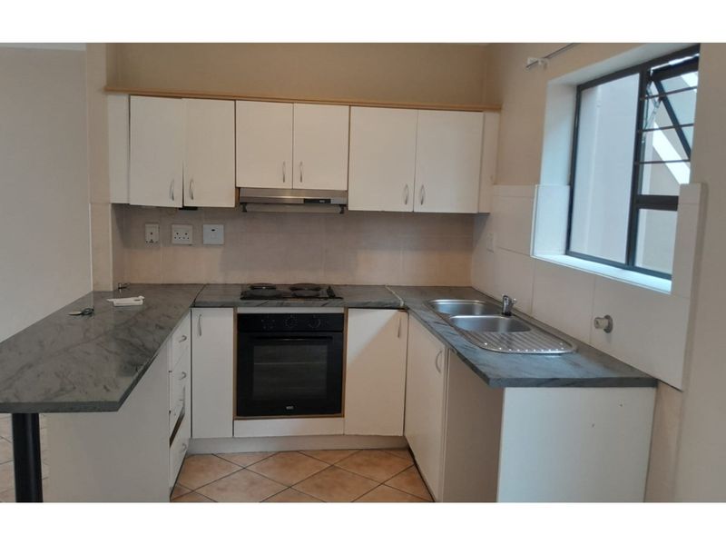 2 Bedroom Ground-Floor Apartment in Secure Colchester Park - Photo 7