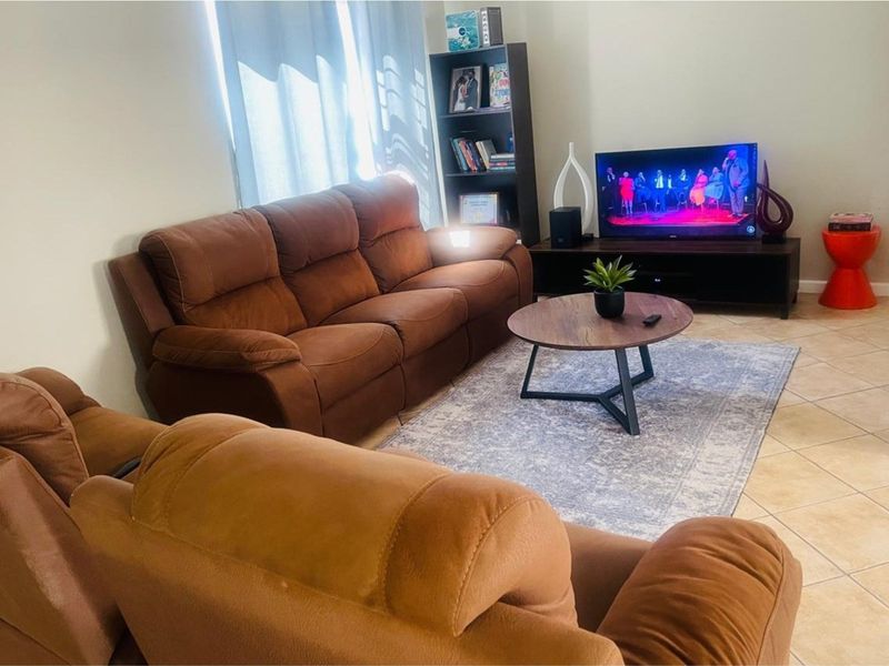 2 Bedroom Ground-Floor Apartment in Secure Colchester Park - Photo 4
