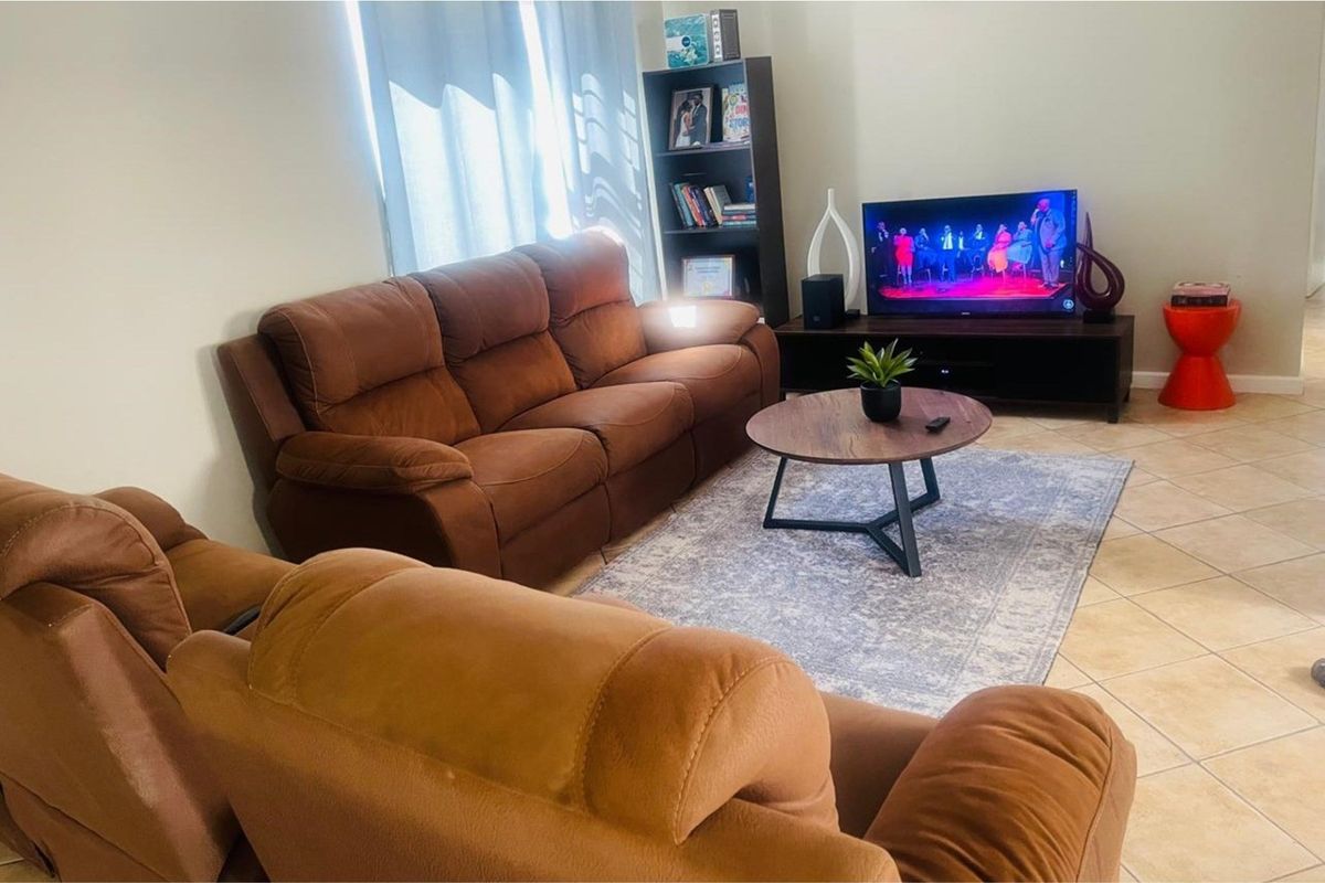 2 Bedroom Ground-Floor Apartment in Secure Colchester Park - Photo 4