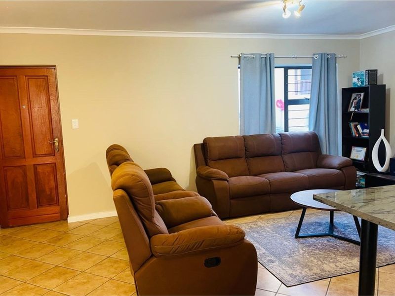2 Bedroom Ground-Floor Apartment in Secure Colchester Park - Photo 2