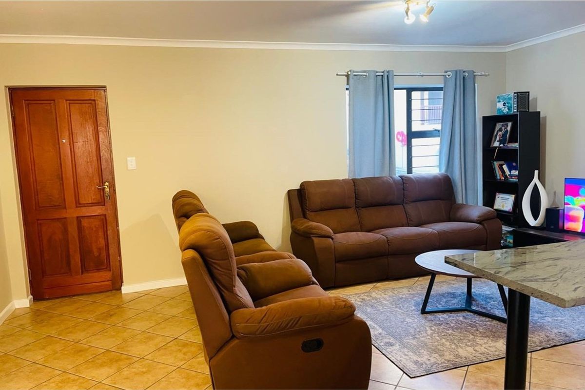 2 Bedroom Ground-Floor Apartment in Secure Colchester Park - Photo 2