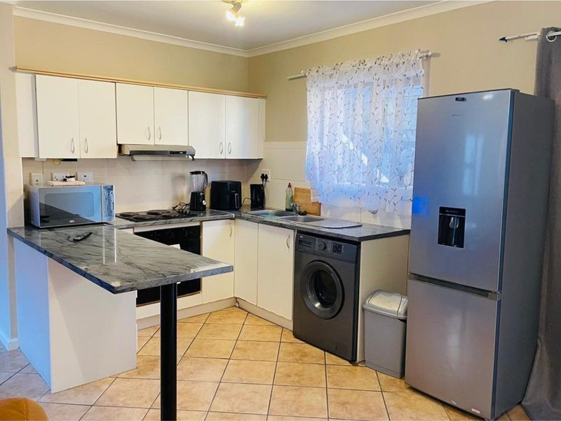 2 Bedroom Ground-Floor Apartment in Secure Colchester Park - Photo 6