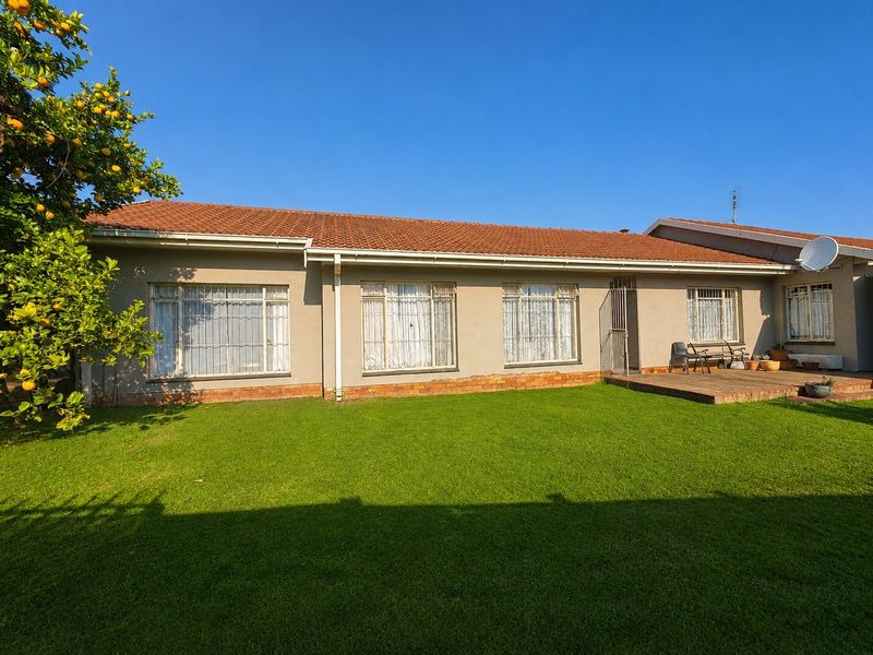 Spacious 4-Bed 3-Bath Family Living in the Heart of Fauna - Photo 1