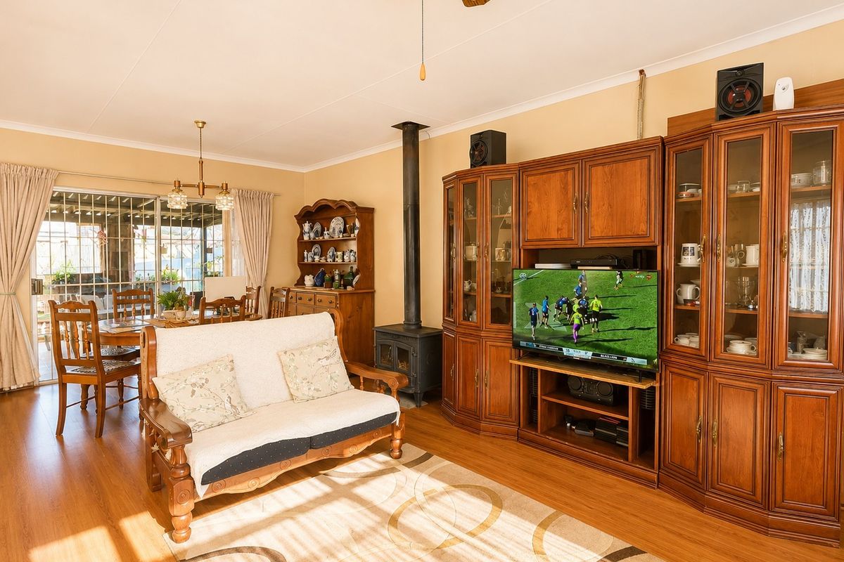 Spacious 4-Bed 3-Bath Family Living in the Heart of Fauna - Photo 4
