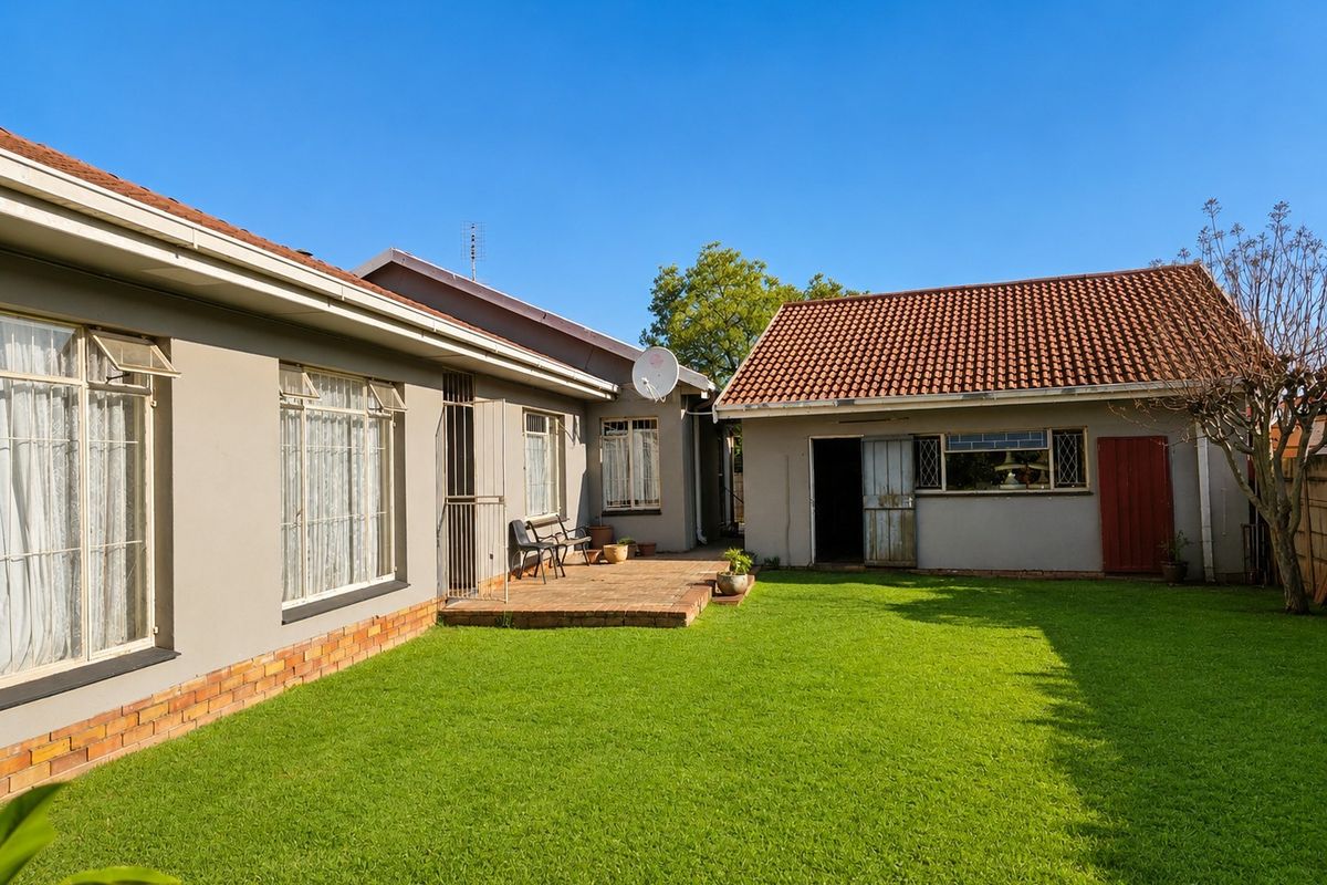 Spacious 4-Bed 3-Bath Family Living in the Heart of Fauna - Photo 2