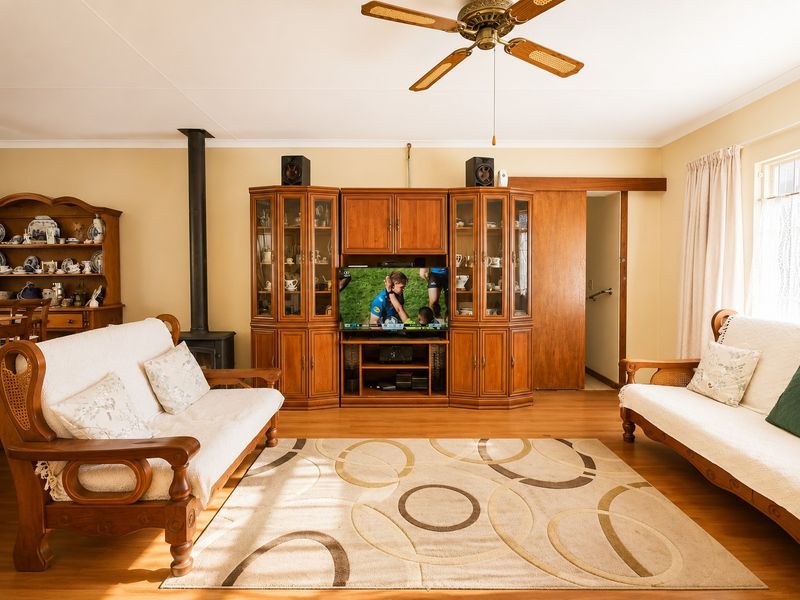 Spacious 4-Bed 3-Bath Family Living in the Heart of Fauna - Photo 3