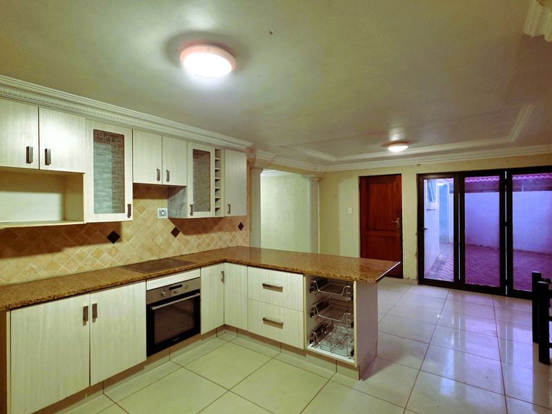 Spacious 4 Bedroom Family Home with 2 Garages in Mamelodi East - Photo 6