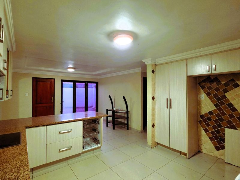 Spacious 4 Bedroom Family Home with 2 Garages in Mamelodi East - Photo 5