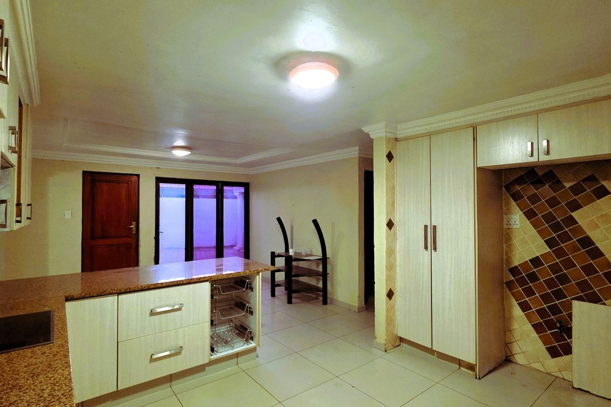 Spacious 4 Bedroom Family Home with 2 Garages in Mamelodi East - Photo 5