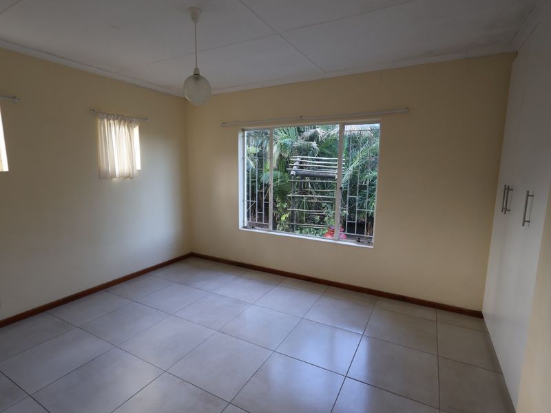 Three Bedroom House with Cozy Flatlet - Photo 8