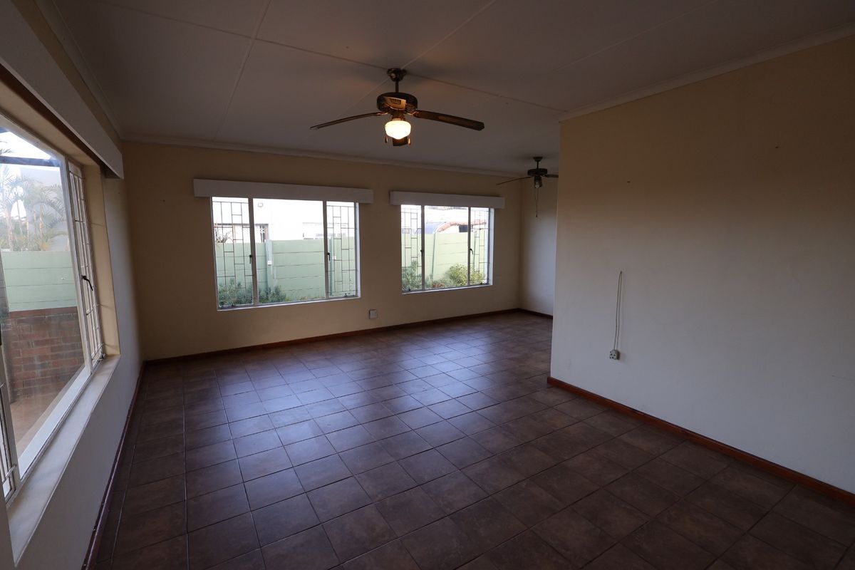 Three Bedroom House with Cozy Flatlet - Photo 3