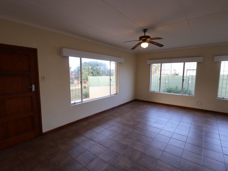 Three Bedroom House with Cozy Flatlet - Photo 2