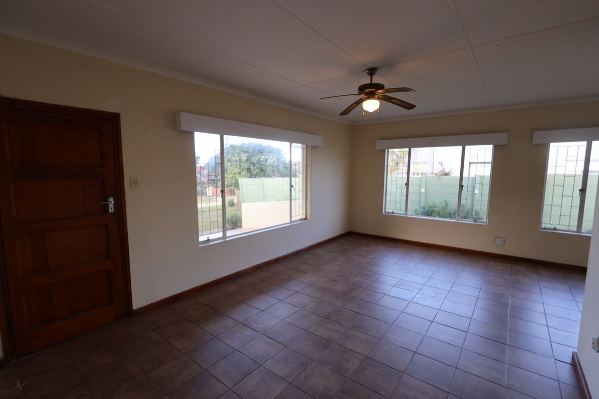 Three Bedroom House with Cozy Flatlet - Photo 2