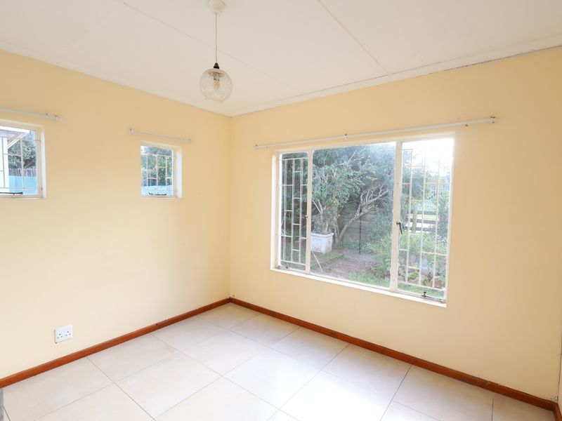 Three Bedroom House with Cozy Flatlet - Photo 6