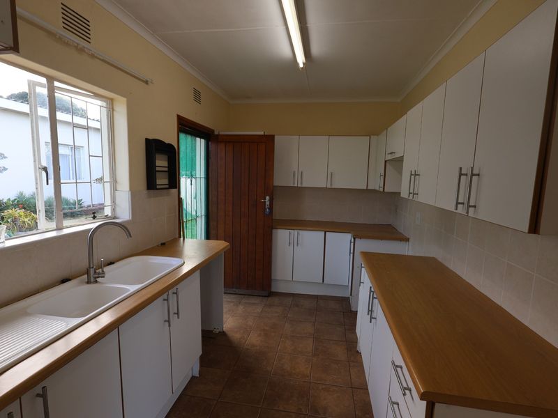 Three Bedroom House with Cozy Flatlet - Photo 5