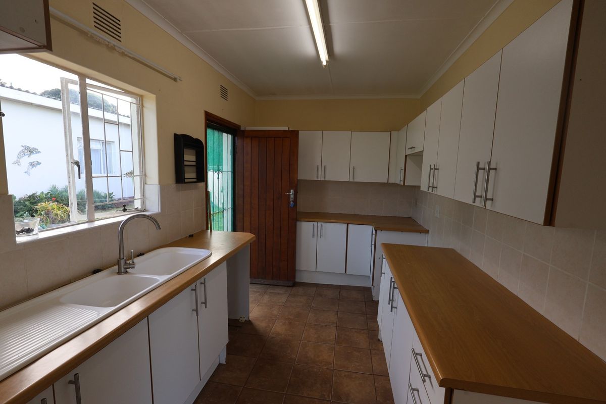 Three Bedroom House with Cozy Flatlet - Photo 5