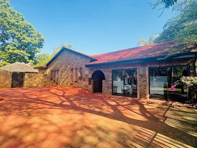 5 Bedroom House For Sale in Theresapark, Akasia - Photo 2
