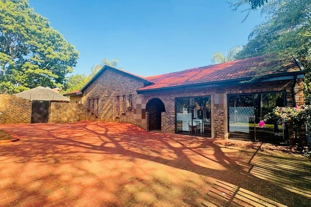 5 Bedroom House For Sale in Theresapark, Akasia - Photo 2