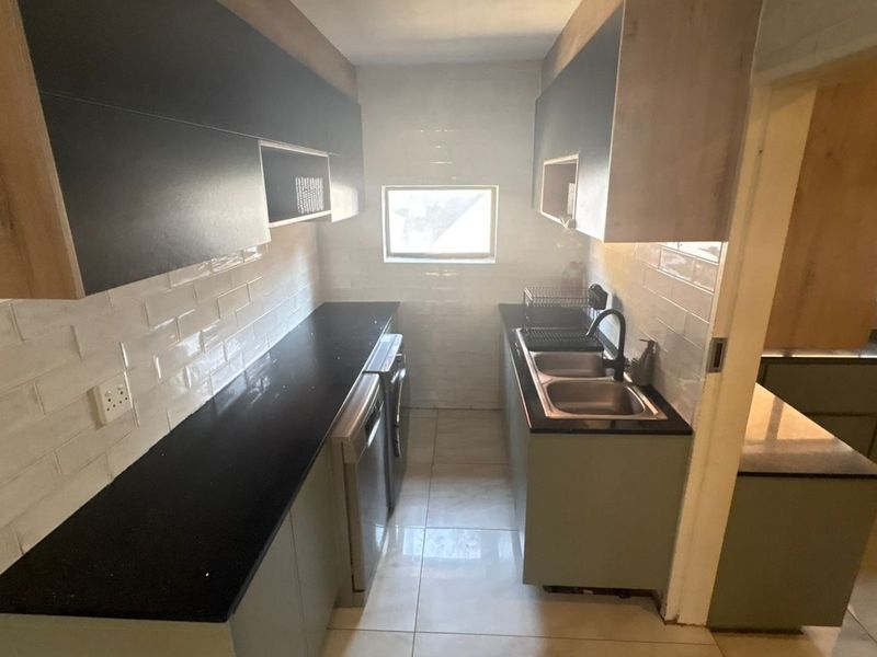 5 Bedroom House For Sale in Theresapark, Akasia - Photo 9