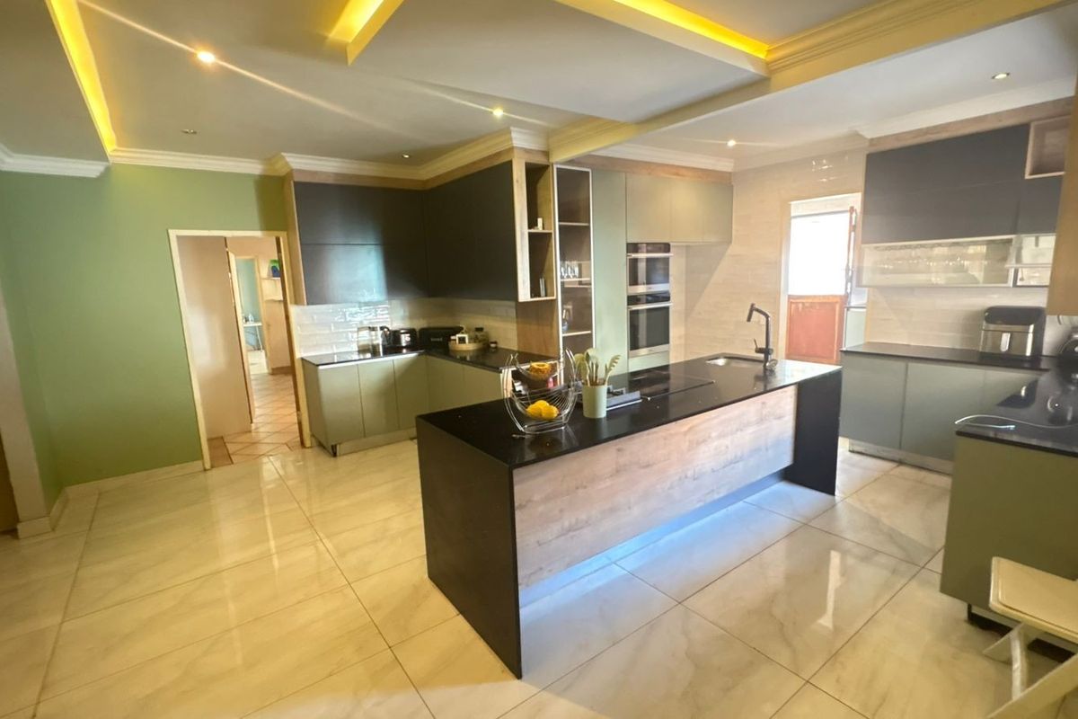 5 Bedroom House For Sale in Theresapark, Akasia - Photo 3