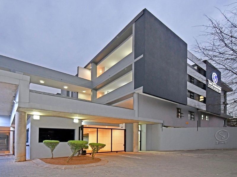 Executive Furnished Apartment with Houghton Skyline Views | Houghton Estate - Photo 2
