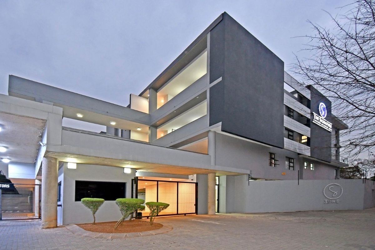 Executive Furnished Apartment with Houghton Skyline Views | Houghton Estate - Photo 2