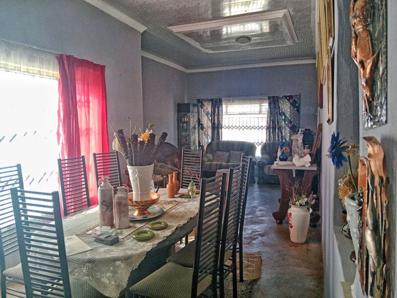 4 Bedroom House with Single Garage For Sale in Soshanguve South, Soshanguve - Photo 7