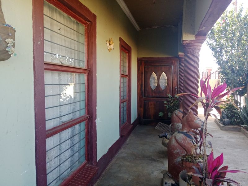 4 Bedroom House with Single Garage For Sale in Soshanguve South, Soshanguve - Photo 8